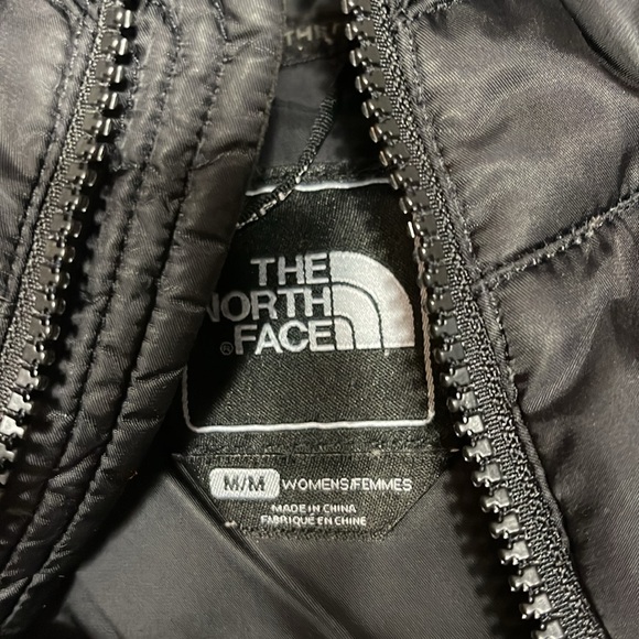 The North Face Goose Down Vest With Detachable Faux Fur Trim Black TNF 550 Med - Picture 8 of 9